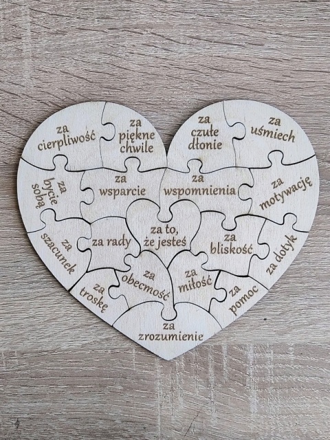 Drewniane Puzzle Serce w Pudełku – 18 Powodów Za Które Cię Kocham