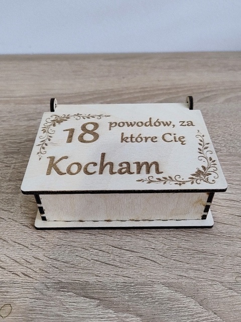 Drewniane Puzzle Serce w Pudełku – 18 Powodów Za Które Cię Kocham