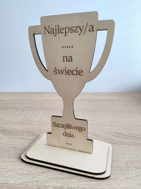 Drewniany PUCHAR Statuetka na Dzień Taty Mamy Dziadka Babci prezent personalizowany GRAWER tekst